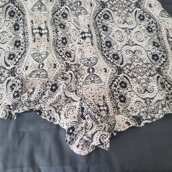 Kendall AND KYLIE FLORAL LONG SLEEVE ROMPER JUMPSUIT V-NECK LOW BACK SIZ… - Picture 8 of 14